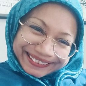 Nurazlin, Pengasuh di Bayan Lepas