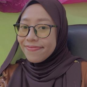Nik, Babysitter in Tumpat