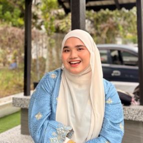 Nurul nabihah, Pengasuh di Parit Raja