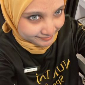 Mya, Pengasuh di Dengkil