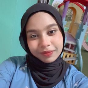 Lieyza, Pengasuh di Teluk Intan