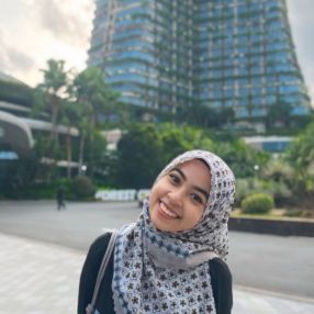 Nurul akma, Pengasuh di Iskandar Puteri