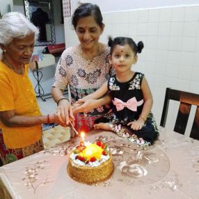 Pavitra Murugan, Keluarga di Klang