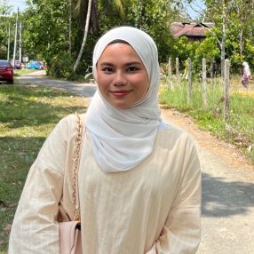 Alya, Babysitter in Chemor
