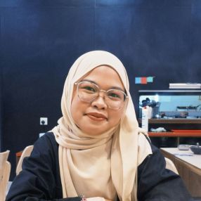 Nurul, Babysitter in Kemasik