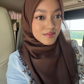 Nur, Pengasuh di Bestari Jaya