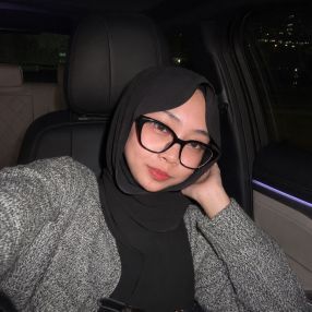 Ain, Pengasuh di Wakaf Bharu