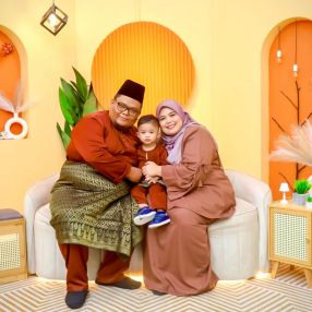 Nur, Family in Kuala Ketil