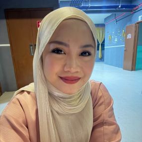 Norrul aishah, Pengasuh di Tanjong Kling