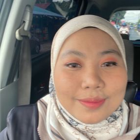 Azura, Pengasuh di Sungai Buloh