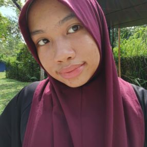 Lia, Babysitter in Muar