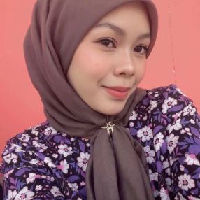 Elis, Pengasuh di Mantin