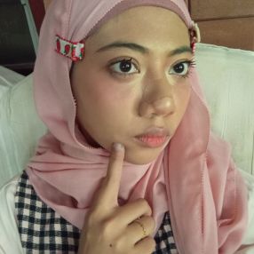 Raja Nur, Pengasuh di Kota Bharu