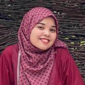 NOR AIN AKHMAH, Pengasuh di Tanjung Karang