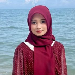Ainaa, Pengasuh di Permatang Pauh
