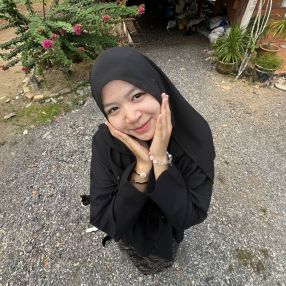 Farina, Babysitter in Bestari Jaya
