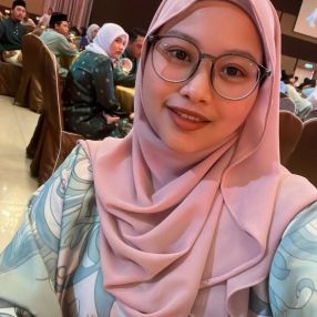 Azie, Babysitter in Port Dickson