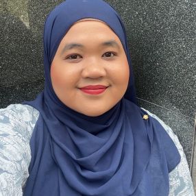 Nur Izzati, Pengasuh di Gemas