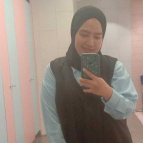 Farah, Pengasuh di Sungai Buloh