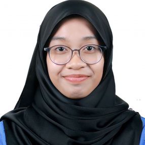 Eyna, Pengasuh di Kuantan