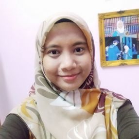 Nor, Babysitter in Muar