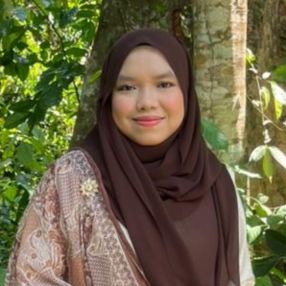 Hannah, Pengasuh di Bandar Puncak Alam