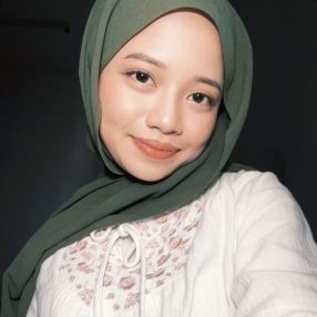 Hana, Babysitter in Bemban