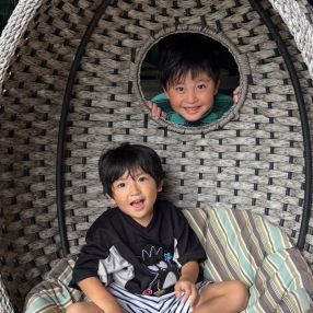 Rina, Keluarga di George Town