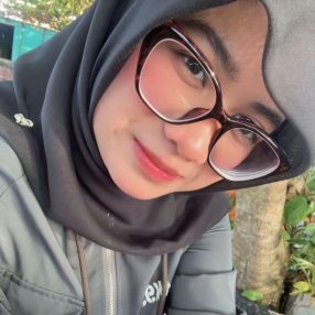 Adlina, Babysitter in Pendang