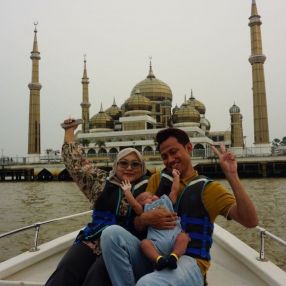 Alyaa, Keluarga di Klang