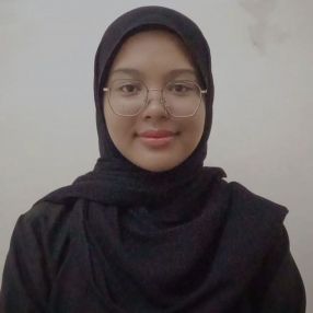 Lola, Pengasuh di Melaka