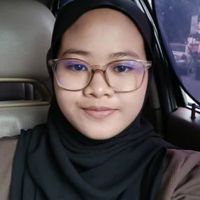 NUR, Babysitter in Lumut
