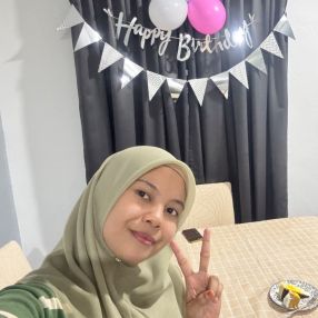 Nur, Pengasuh di Kota Tinggi