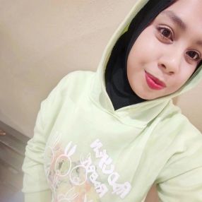 Nisaa, Pengasuh di Kluang