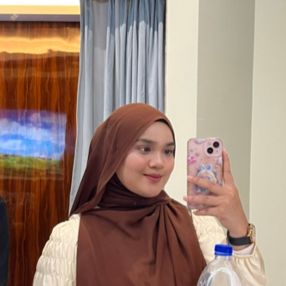 NAJLA, Babysitter in Lunas