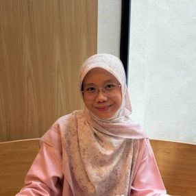 Hazawani, Pengasuh di Banting
