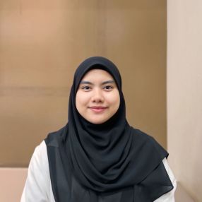 Nur, Babysitter in Klang