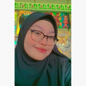 Nor shazlin, Pengasuh di Teluk Intan