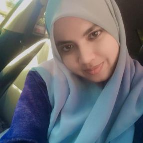 Izara, Pengasuh di Pasir Mas
