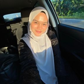 Nur, Pengasuh di Kuching