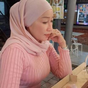 AzieyLa, Babysitter in Ulu Tiram