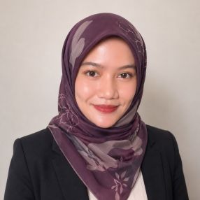 Nur, Pengasuh di Sungai Buloh