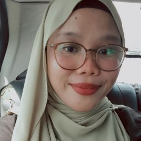 Nurul, Pengasuh di Parit Raja