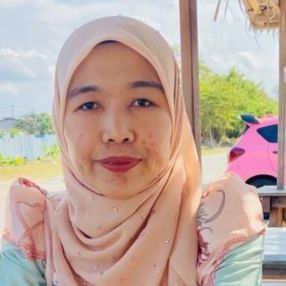 Nur Azila, Pengasuh di Bukit Payong