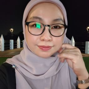 Izzati Zulaikha, Pengasuh di Putrajaya