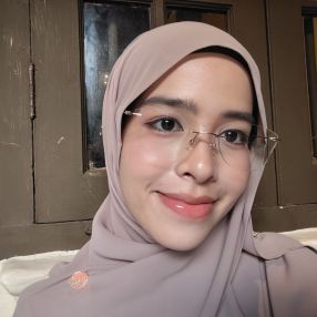 Farikha, Pengasuh di Kuala Lumpur