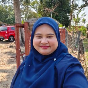 Nur, Babysitter in Alor Gajah