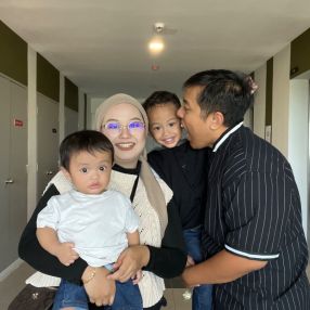 Nur, Keluarga di Dengkil