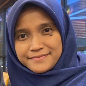 Nik Nur, Babysitter in Putrajaya
