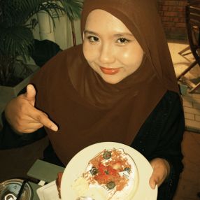 Rayna, Pengasuh di Batu Pahat